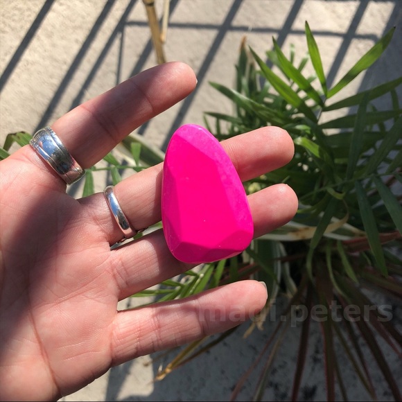 Single Kendra Scott Neon Pink Harlow Stone - Picture 5 of 5